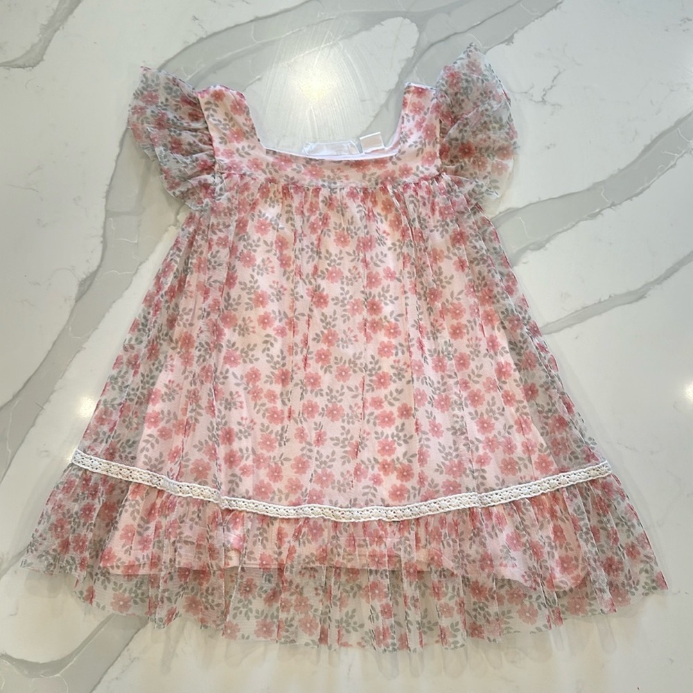 A sweet tulle overlay floral dress 💗